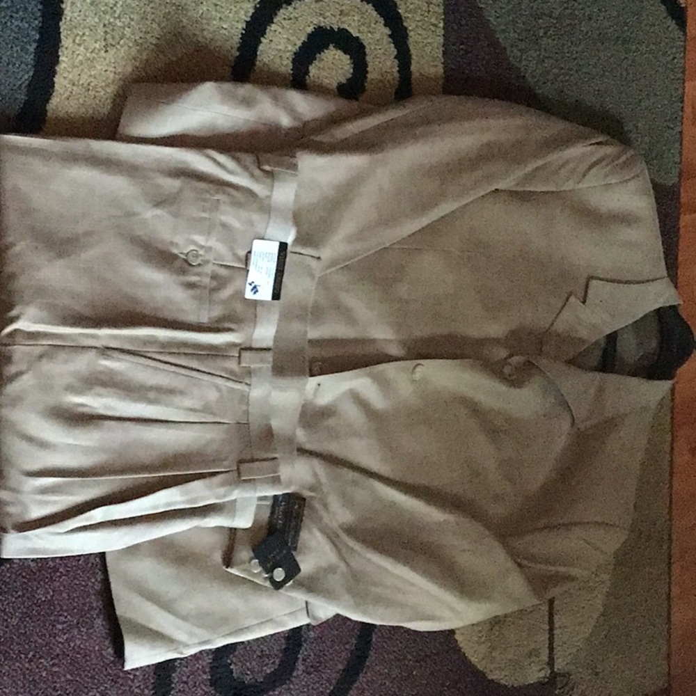 New Vicki Uomo 46L/40W Tan with strips suit.